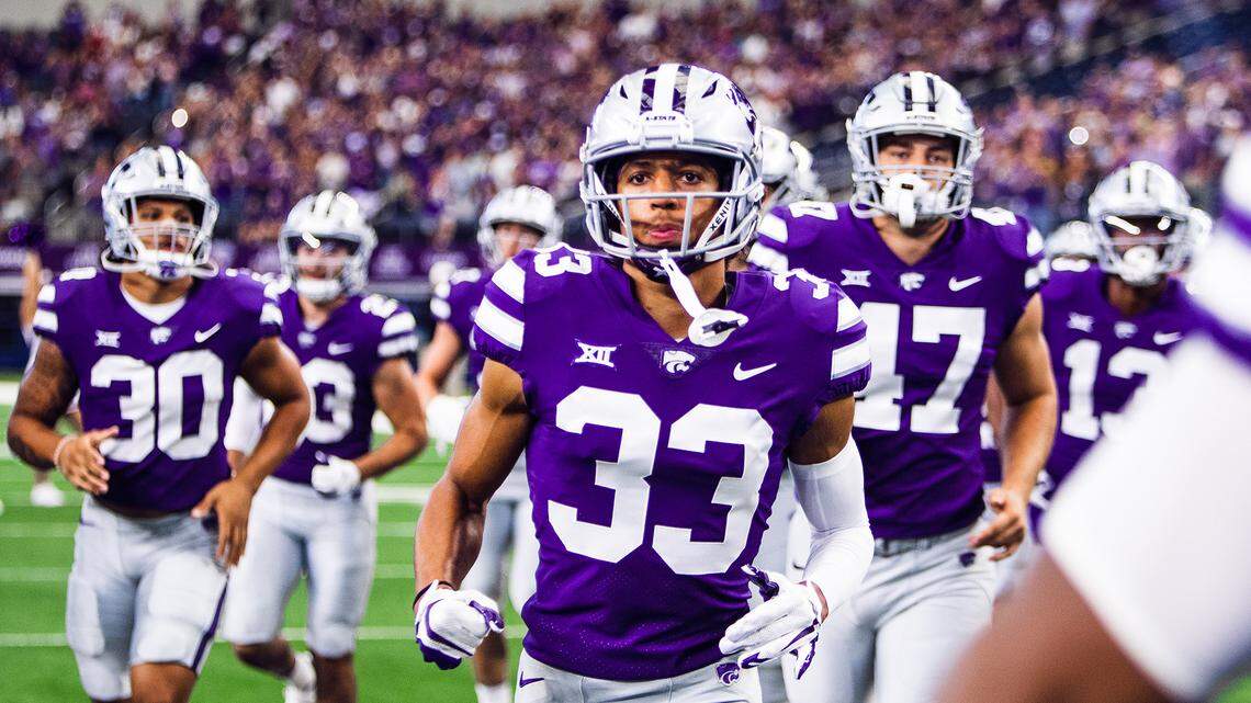 Kansas State receiver Xavier Loyd runs in front of his Wildcats teammates.