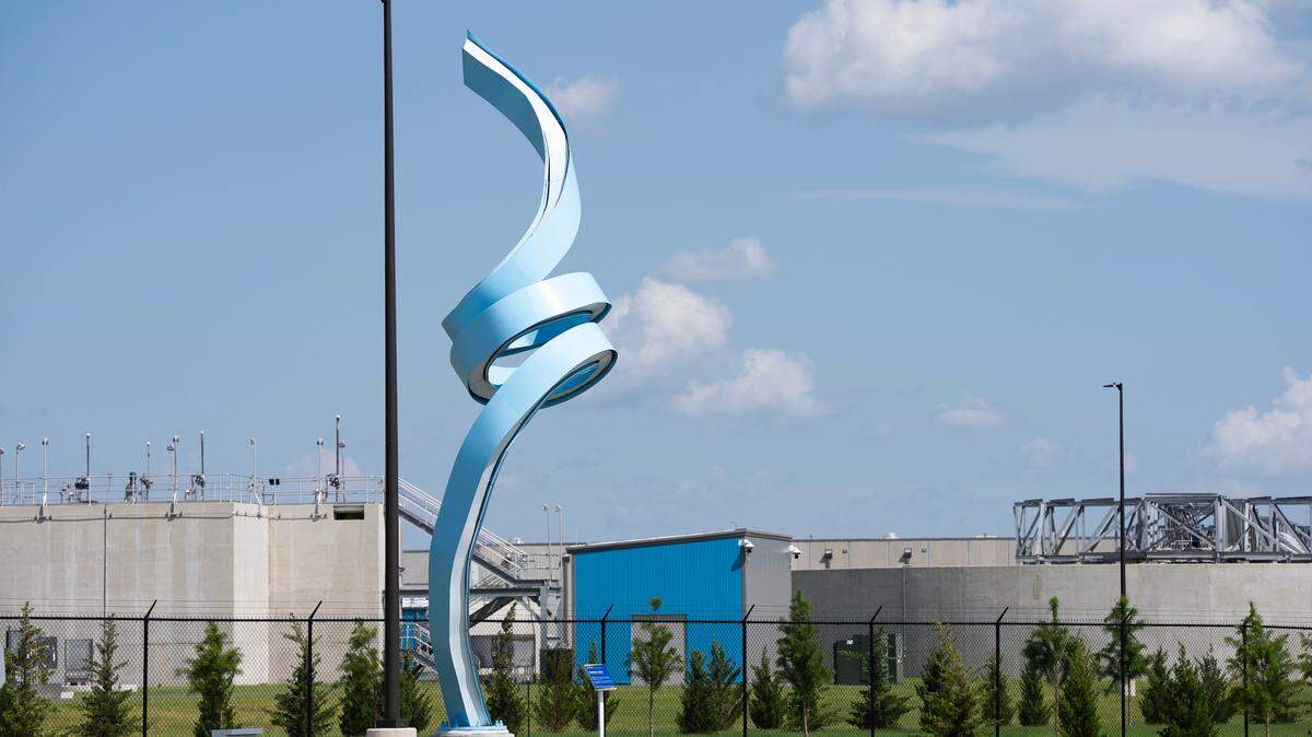 A new water treatment plant in west Wichita remains inoperable as mechanical failures continue on the first step in the water treatment process. 