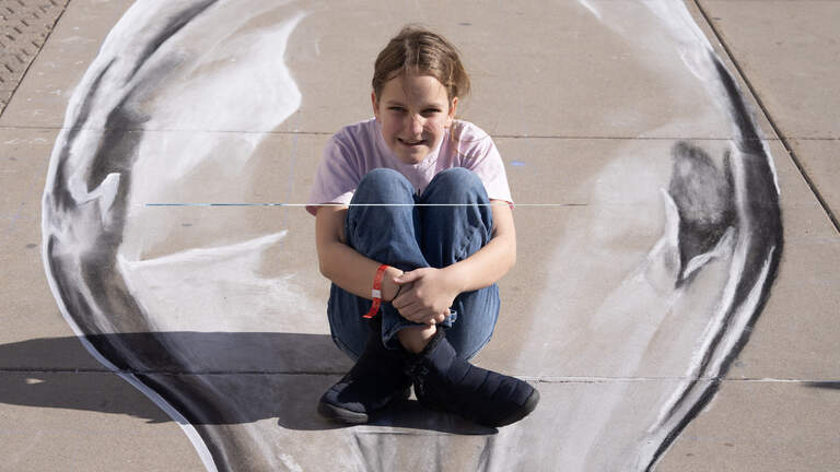 Chalk Artist creates three-dimensional illusion