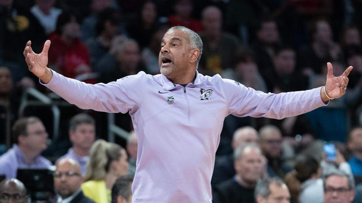 Kansas State coach Jerome Tang tries to rally his team late during the second half of the East Regional Final against Florida Atlantic at Madison Square Garden on Saturday night.