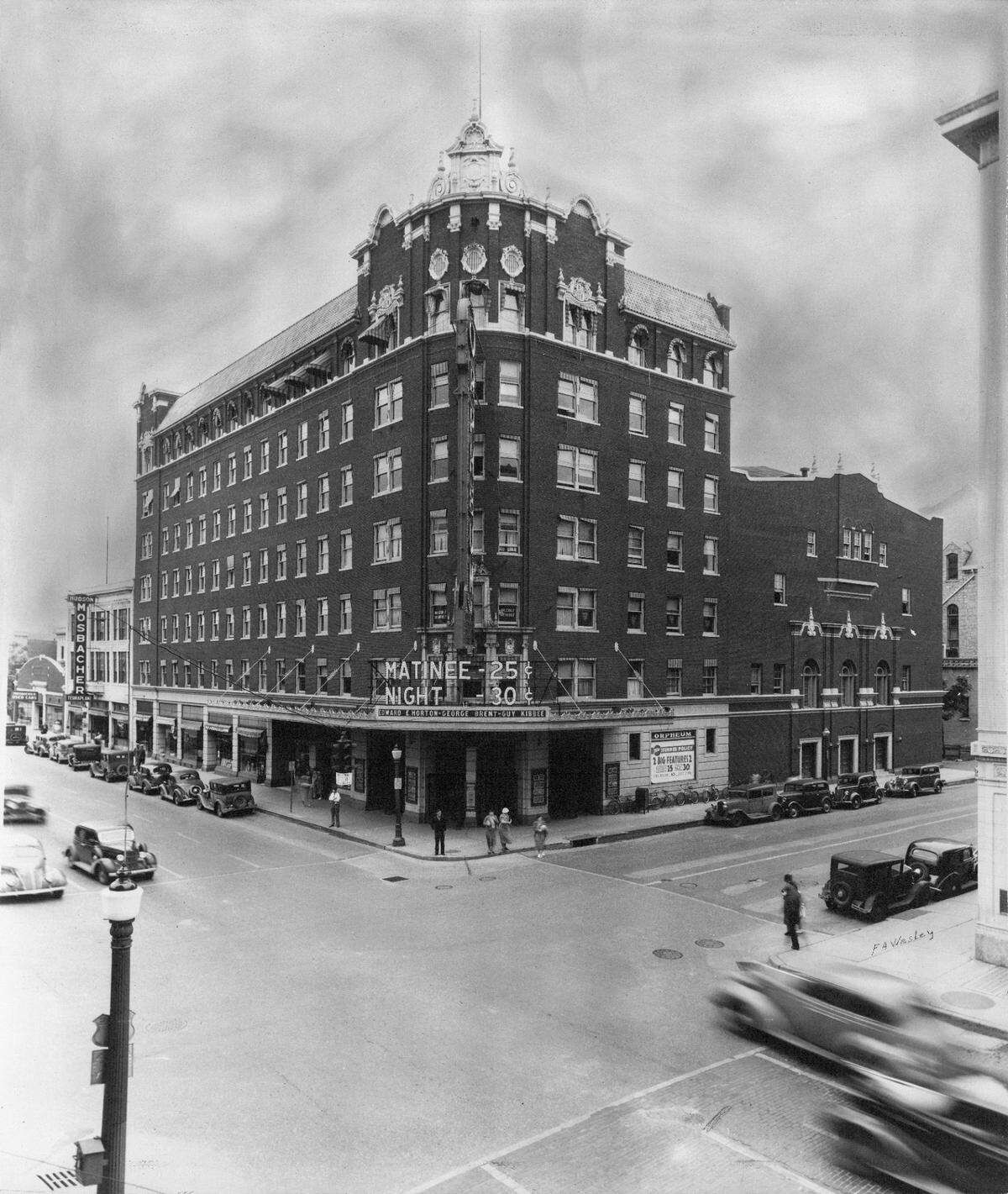 A photo of the Orpheum Theatre, likely from the 1930’s. The first neon marquee wasn’t placed above the entrance until 1940.