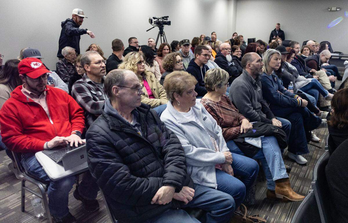 The Goddard City Council chamber room filled to the max and had several people standing out in the hallway on Monday night. Several people attending addressed the council concerning recent changes, notably the selection of Hunter Larkin as mayor, new appointments to the council and the firing of the city manager.