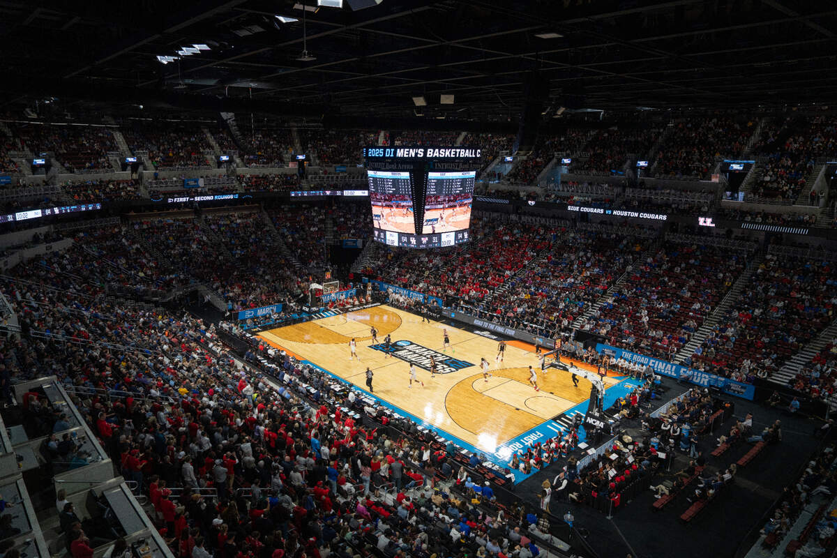 SIU-Edwardsville against Houston in the first round of the 2025 NCAA Division I Men’s Basketball Championship.