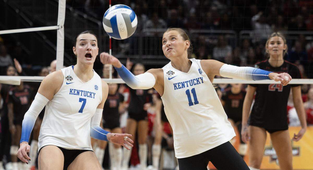 Kentucky’s Molly Berezowitz makes a save during their fifth set match against Wisconsin in the semifinals of the NCAA Volleyball Championship on Thursday night at the T-Mobile Center.
