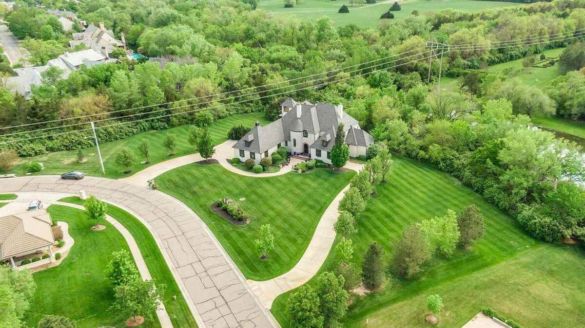 This home at 1805 N Red Brush sits on 1.7 acres and is on sale for $1.25 million.