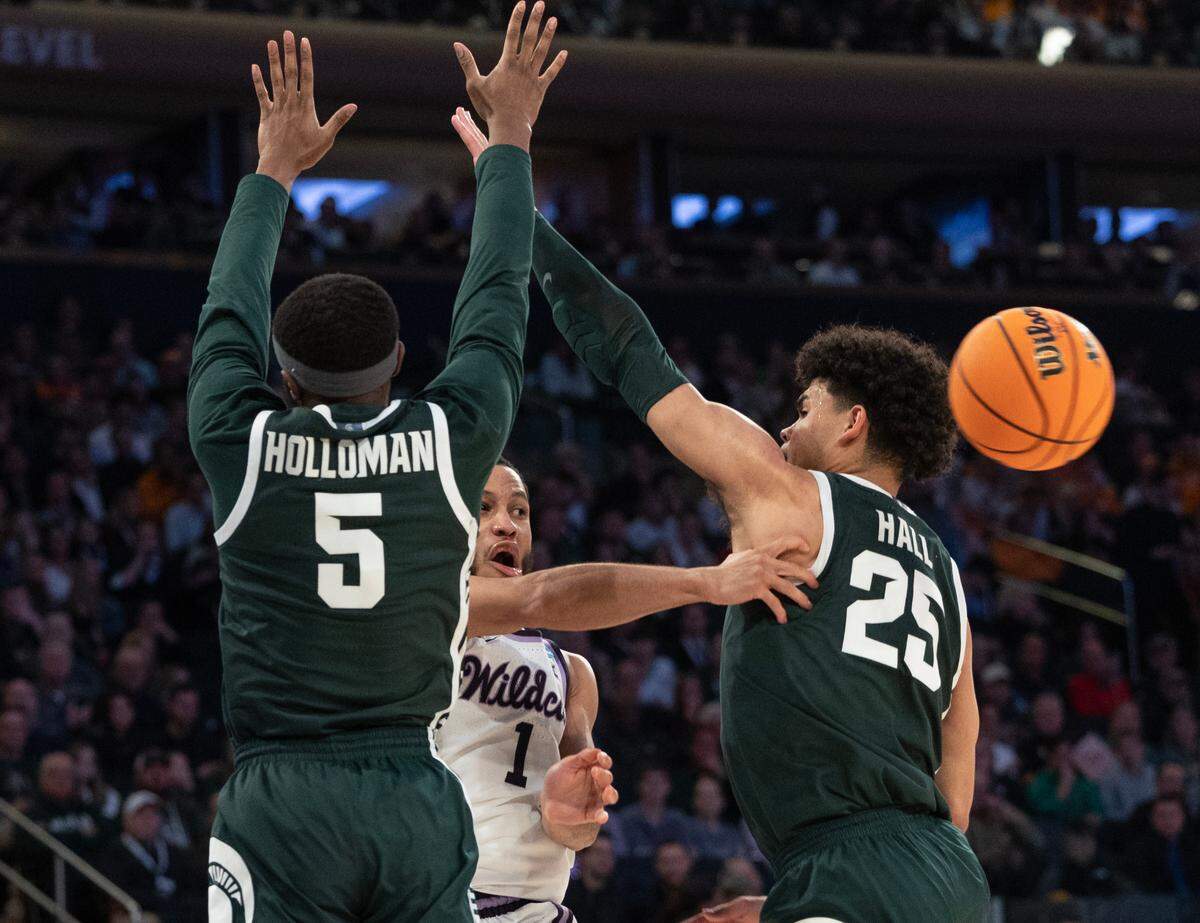 Kansas State’s Markquis Nowell throws one of his 19 assists during the second half of their east region semifinal game against Michigan State at Madison Square Garden on Thursday night.