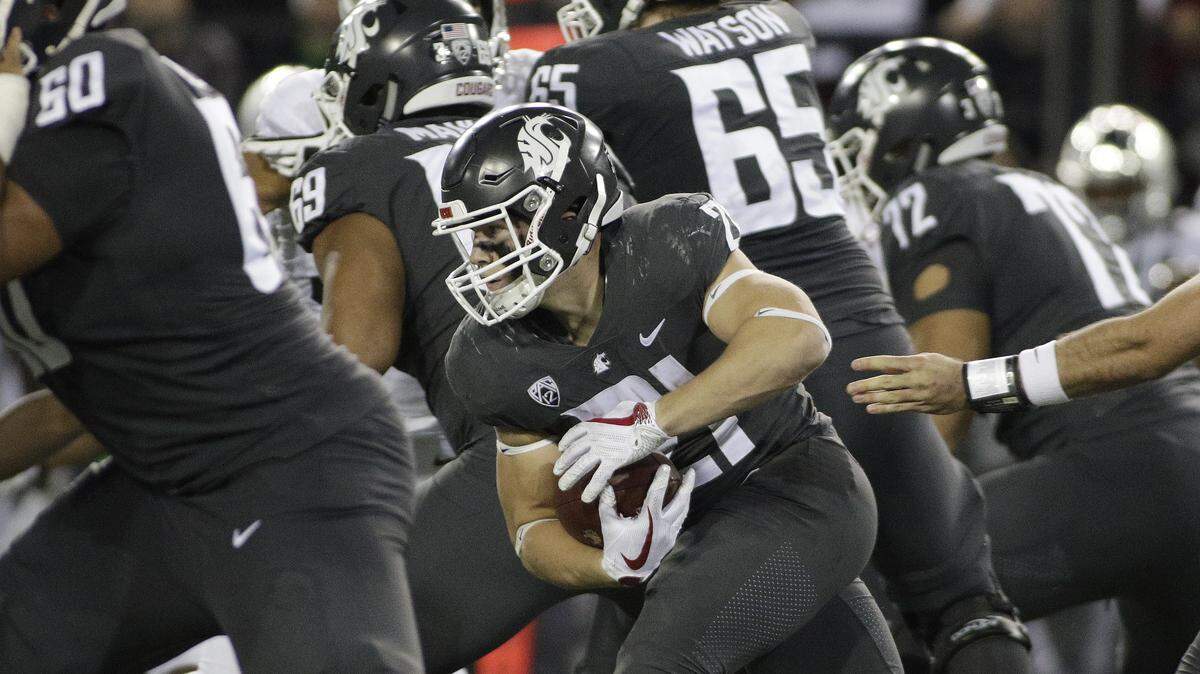 Washington State running back Max Borghi, center, runs with the ball during the second half of an NCAA college football game against Oregon in Pullman, Wash., Saturday, Oct. 20, 2018. (AP Photo/Young Kwak)