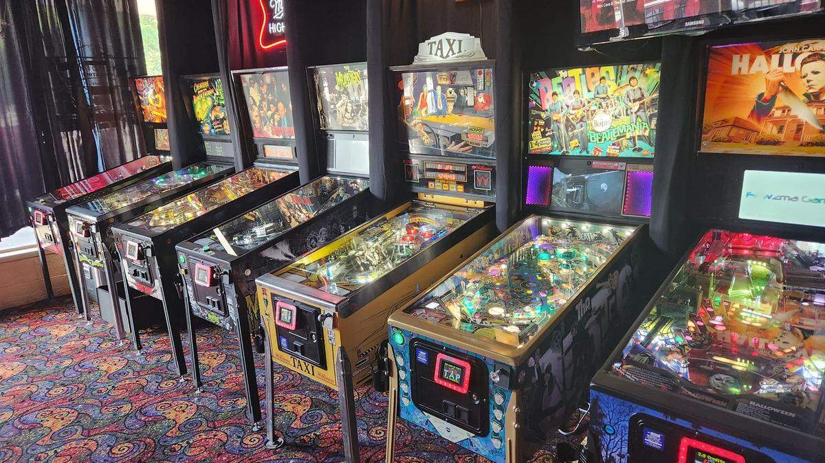 People who play pinball at Kirby’s FlipSide can grab drinks and food next door and bring it over.