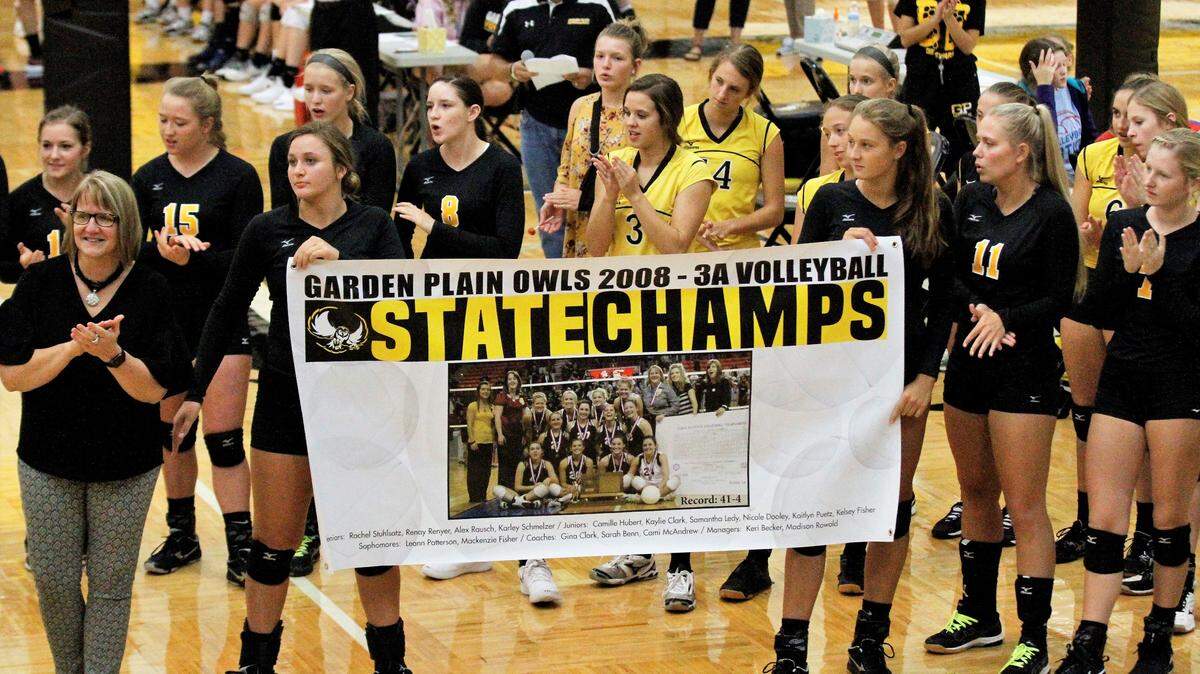 Garden Plain’s 2018 volleyball team celebrates the 2008 state championship team. (Sept. 13, 2018)