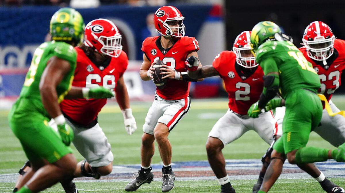 Georgia defensive end C.J. Madden (16) throws from the pocket in the first half of an NCAA college football game against the Oregon Saturday, Sept. 3, 2022, in Atlanta. (AP Photo/John Bazemore)
