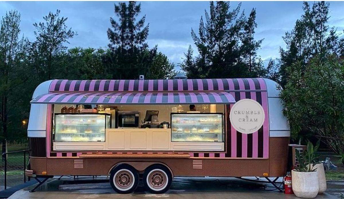 Rachel Marlow converted an old horse trailer into a new deep-dish cookie truck.