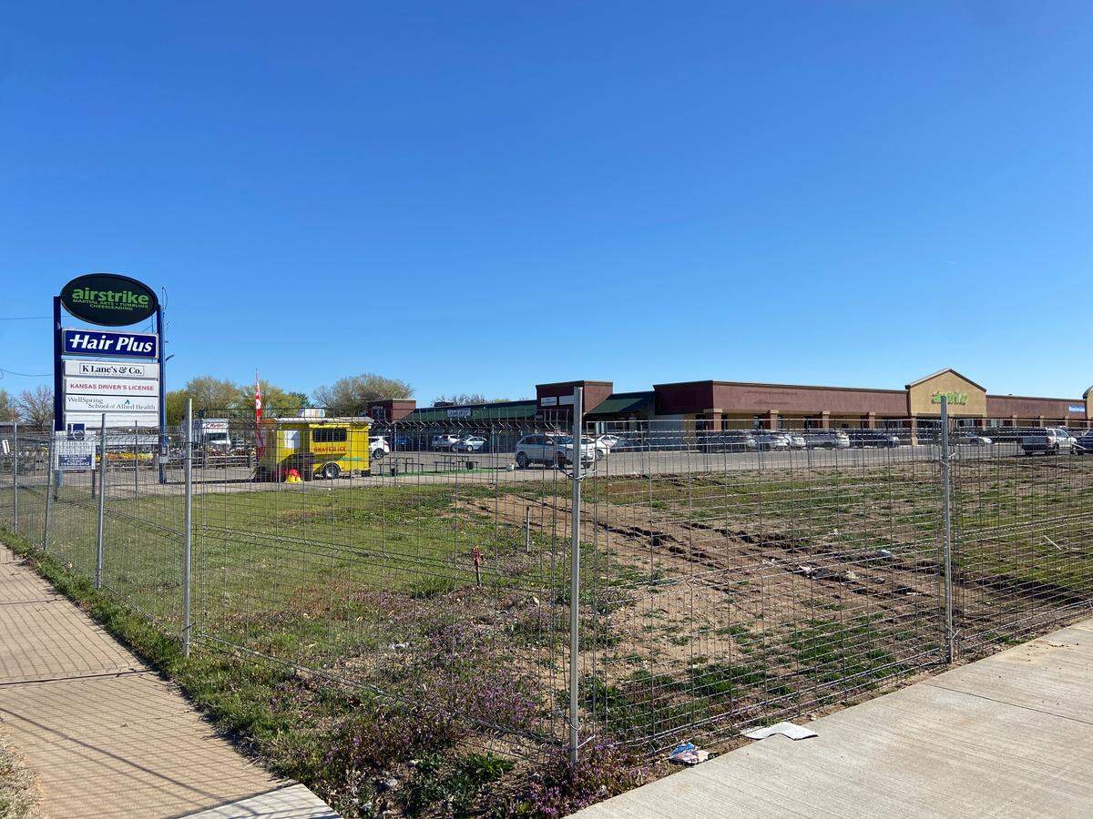 The Knolla’s Pizza at Central and Ridge will relocate to a building that is about to go up next to Sticky Bird at Kellogg and Tyler.