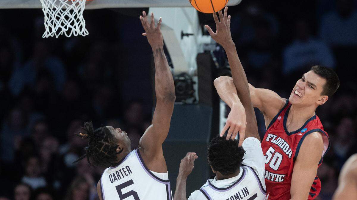 Florida Atlantic’s Vladislav Goldin battles Kansas State’s Cam Carter and Nae’Qwan Tomlin for a rebound during the first half of the East Regional Final at Madison Square Garden on Saturday night.