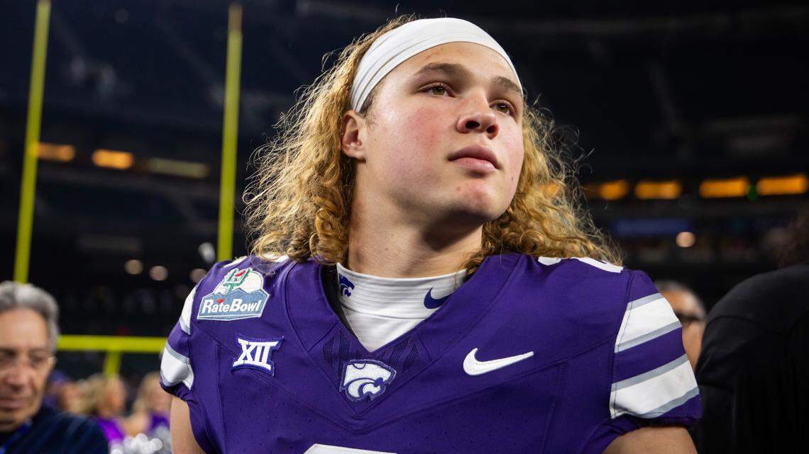 Kansas State Wildcats quarterback Avery Johnson (2) against the Rutgers Scarlet Knights during the Rate Bowl at Chase Field.