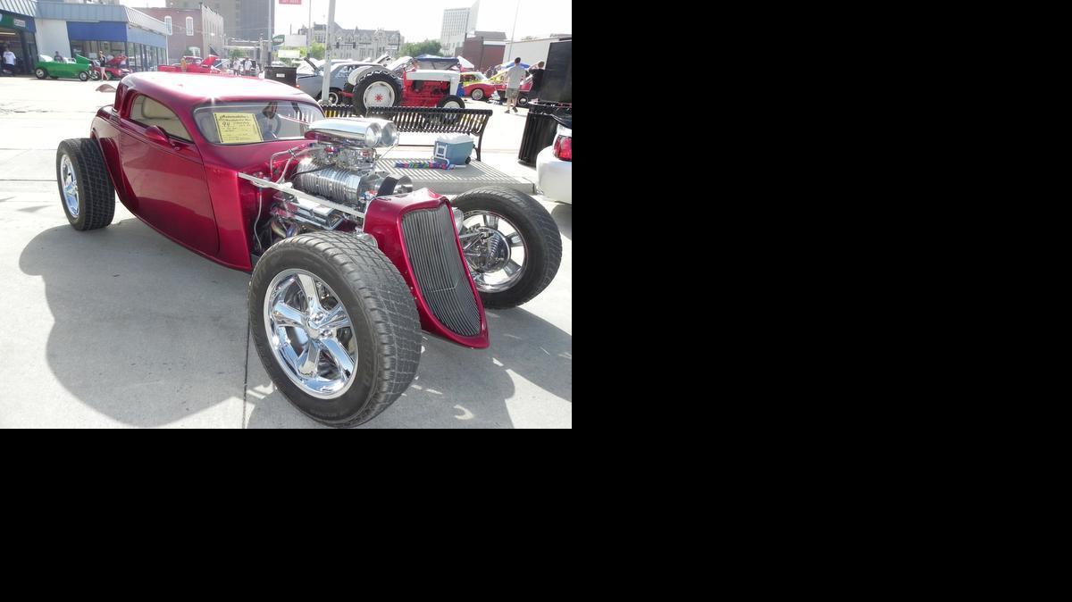 Rob Hook’s garnet red shovel-nosed 1933 Ford 3-window coupe personified “hot rod” with its laid-back looks and blocky rolling stock. Even with a chopped top and a shotgun-style scoop atop the blower, the Wichita car did not look too radical.

