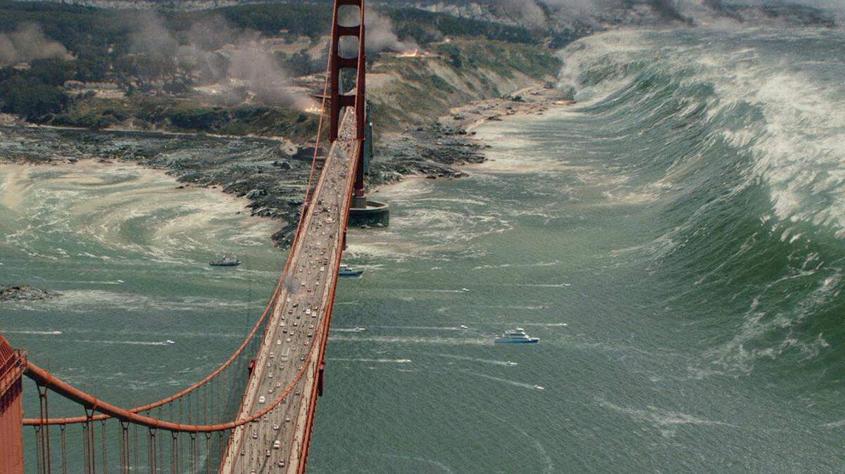 The Golden Gate bridge is about to take a hit in “San Andreas.”