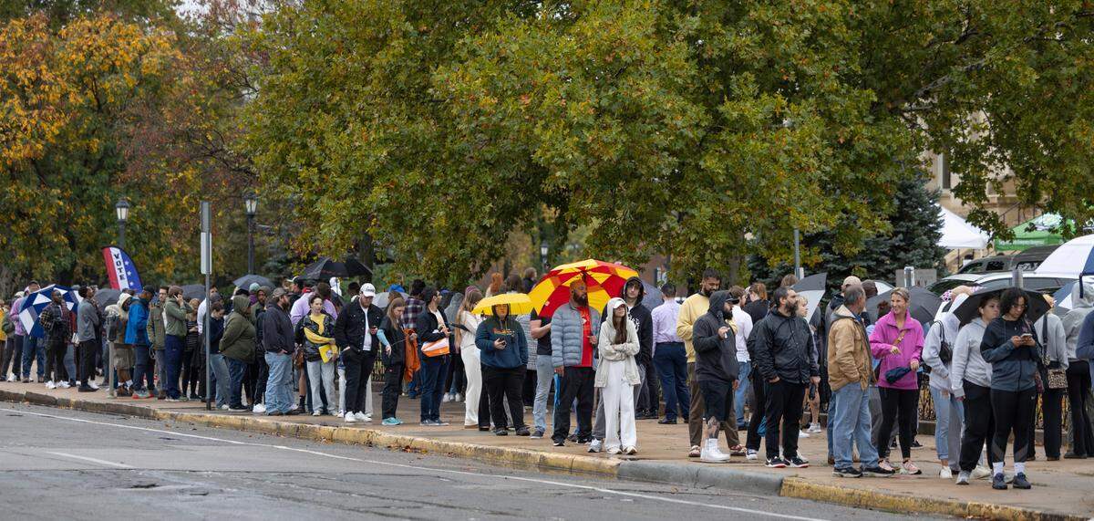 Monday was the last day for early voting in Wichita and the line at the Historic Sedgwick County Courthouse had a long line waiting to get in.