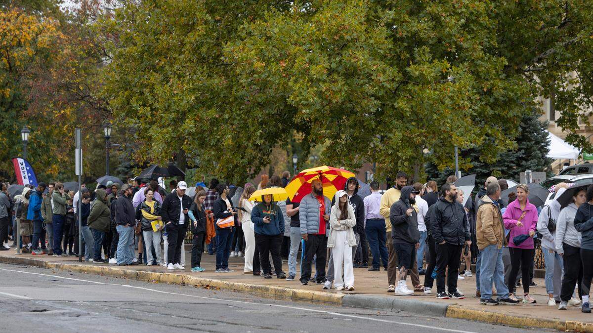 Monday was the last day for early voting in Wichita and the line at the Historic Sedgwick County Courthouse had a long line waiting to get in.