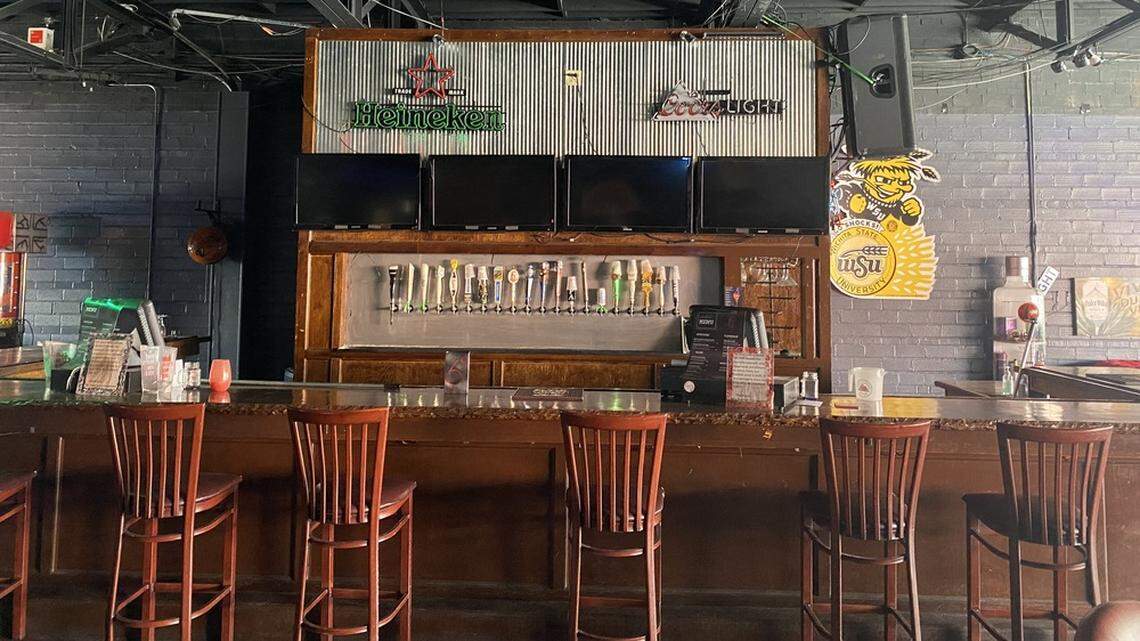 Wanted: a restaurant tenant for the just-closed 6 Degrees space at 222 N. Washington.