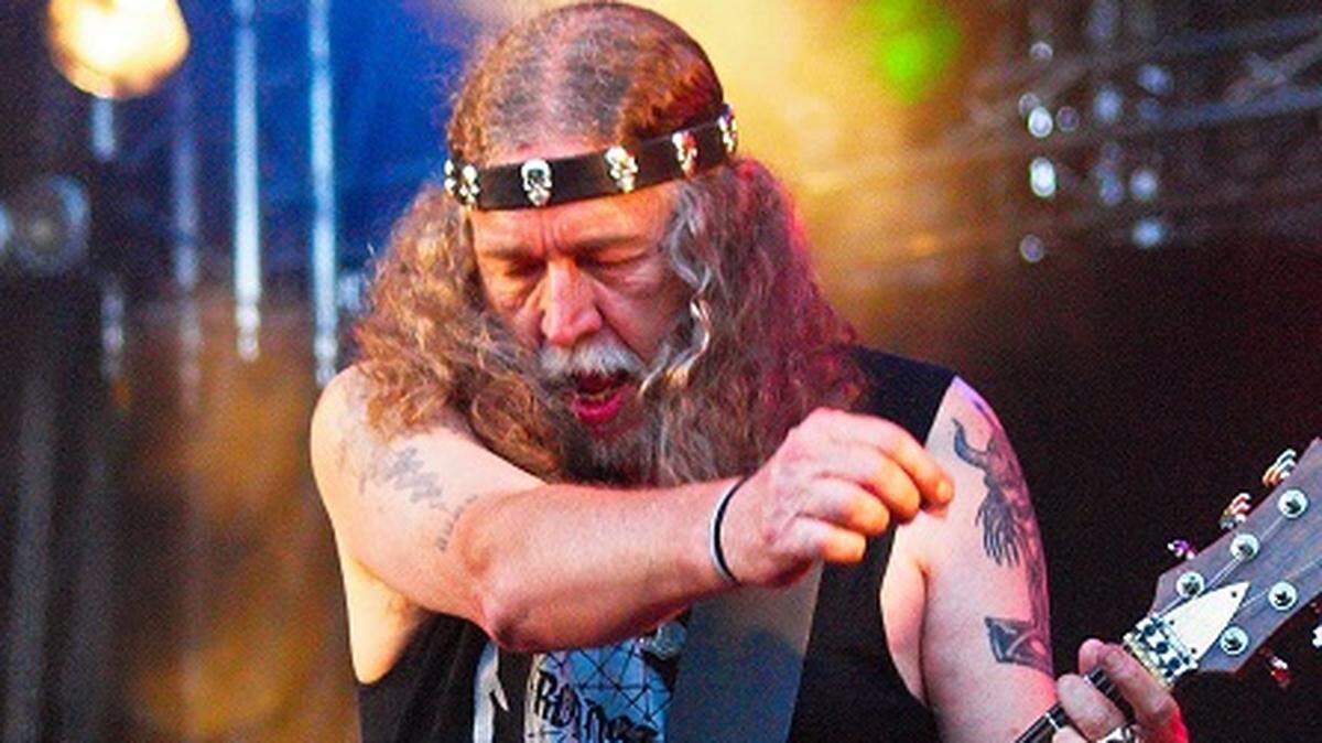 Mark Shelton performs with Manilla Road in this undated photo. Shelton died Thursday while on a European tour.