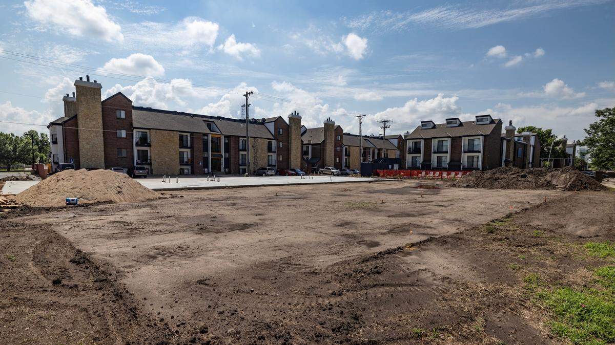 If you’ve wondered about the dirt and concrete work going on near Ninth and Waco, Michael Moeder can fill you in on his family’s latest project.
