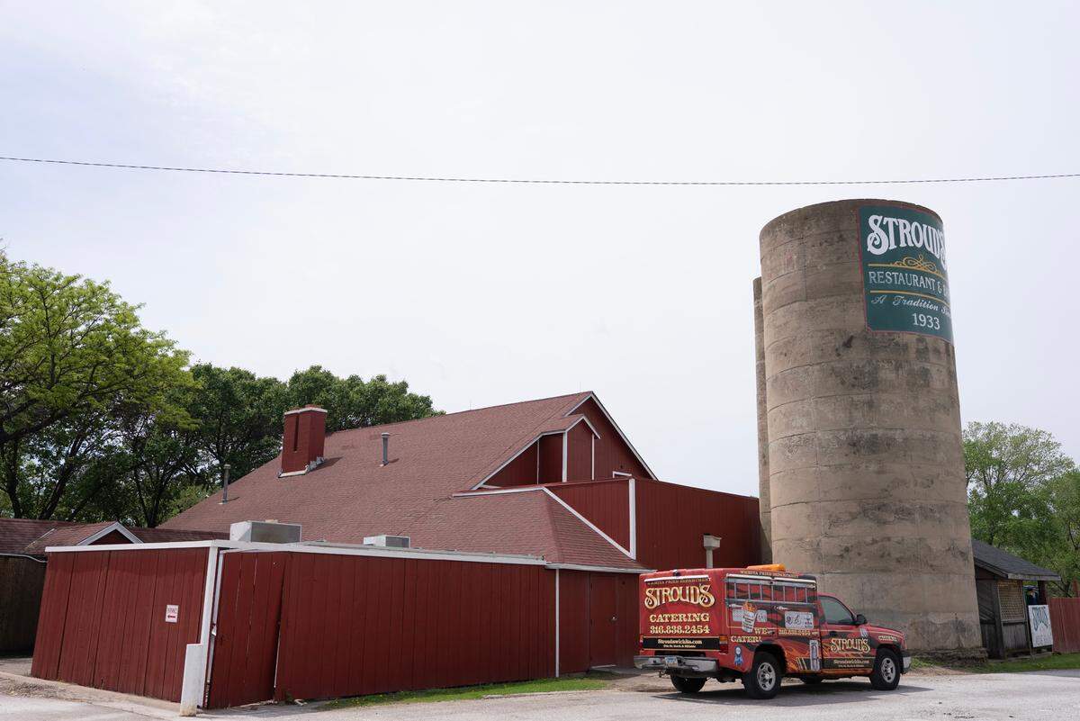 Stroud’s will close for good next month. The fried chicken restaurant has operated in a converted old barn at 3661 N. Hillside since the summer of 1993.
