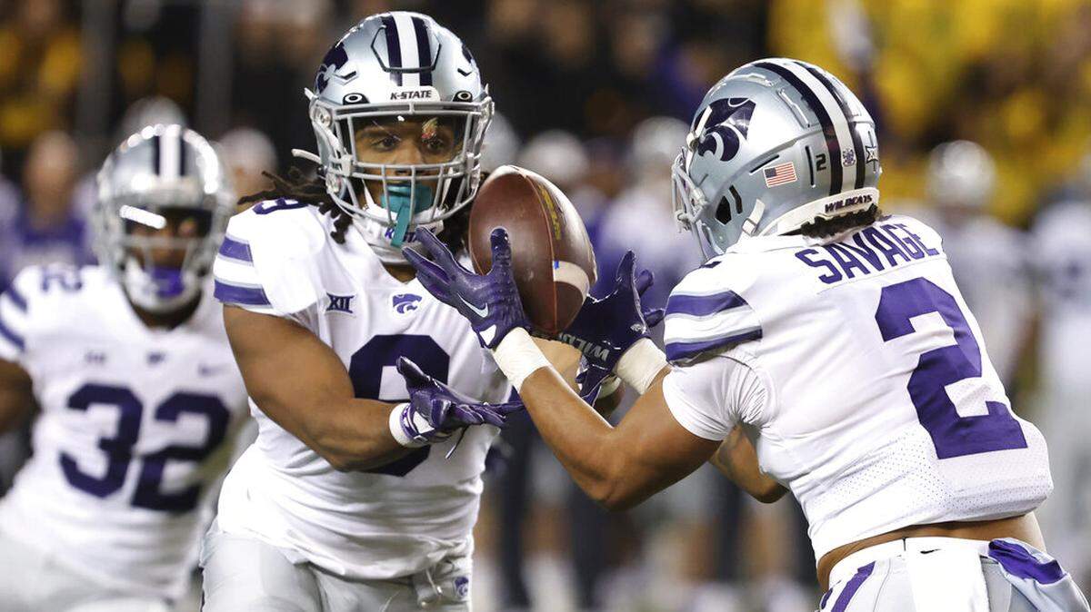 Kansas State safety Kobe Savage, right, pulls down a Baylor intersection while safety Cincere Mason, left, looks on in the first half of an NCAA college football game, Saturday, Nov.12, 2022, in Waco, Texas. (Rod Aydelotte/Waco Tribune-Herald via AP)