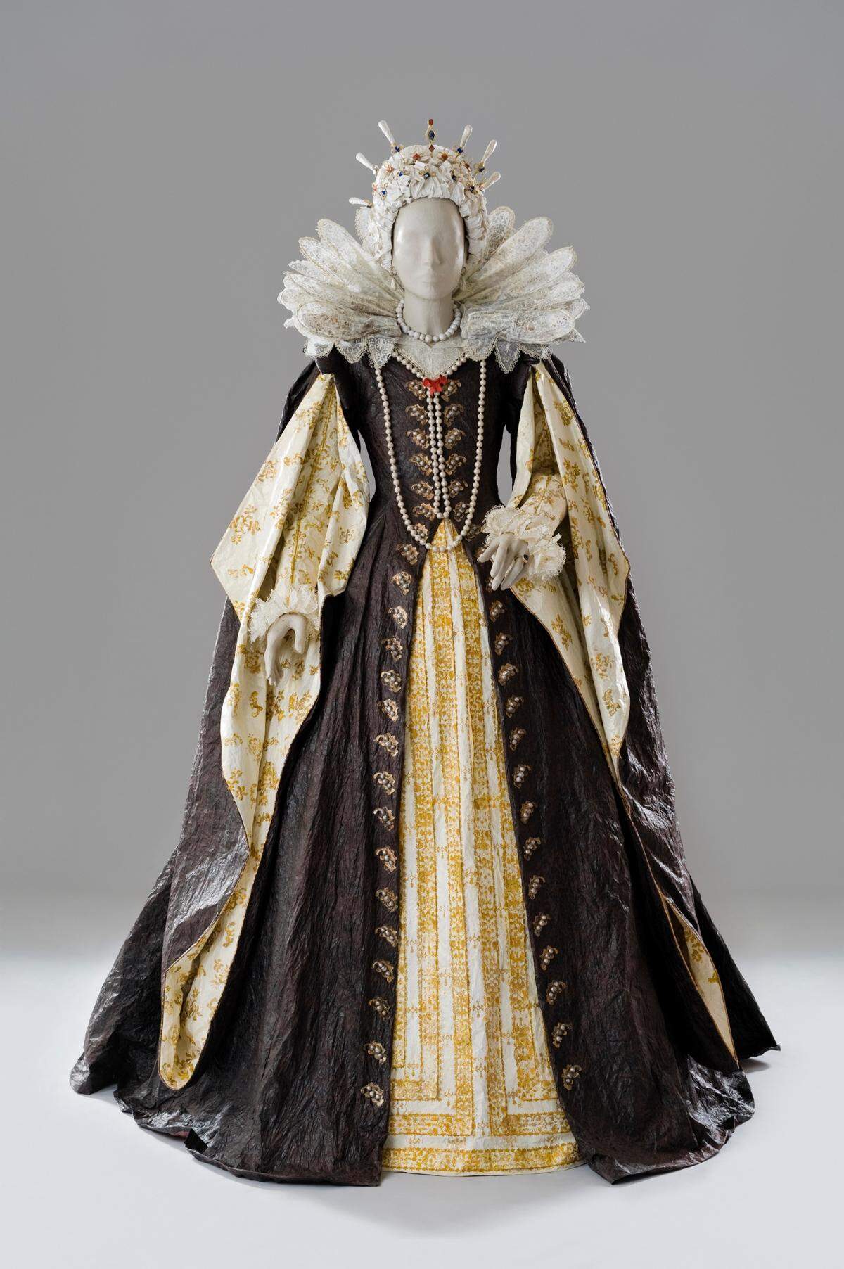 “Maria-Maddalena d’Austria” by Isabelle de Borchgrave is based on a 1622 portrait by Flemish painter Justus Sustermans