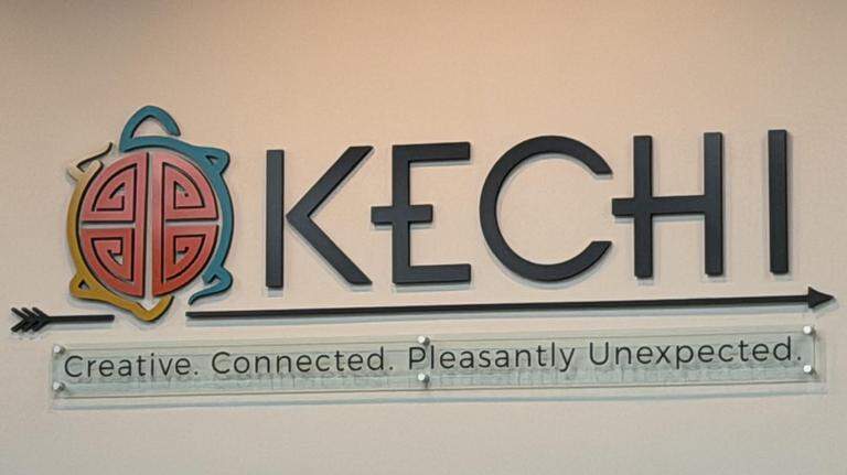 Mayor, police chief both draw support at Kechi meeting where he is not reappointed