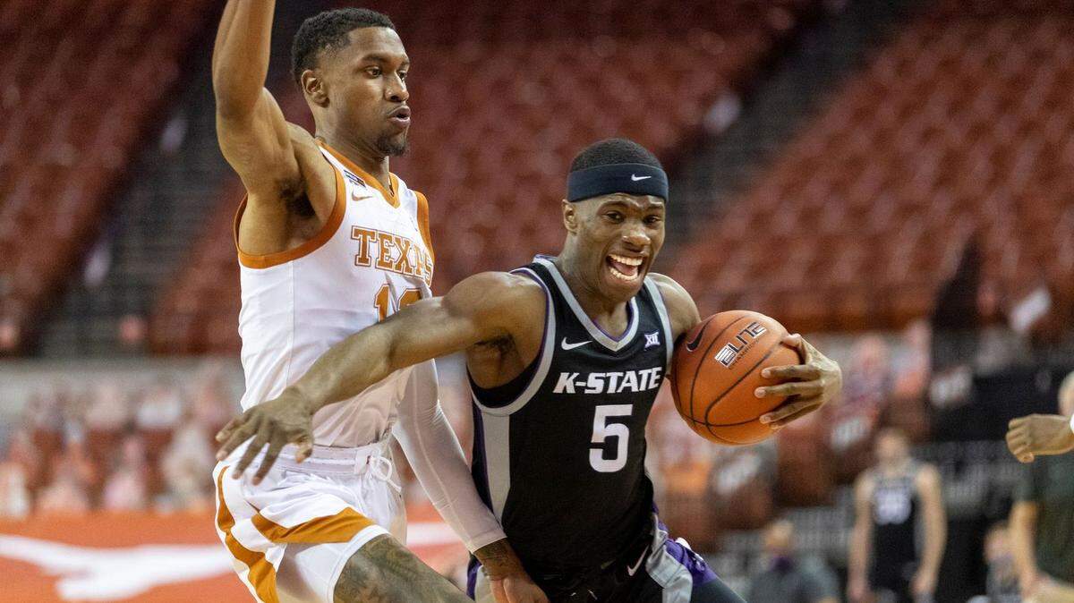 Kansas State guard Rudi Williams tries to get past Texas guard Donovan Williams during Saturday’s game in Austin, Texas.
