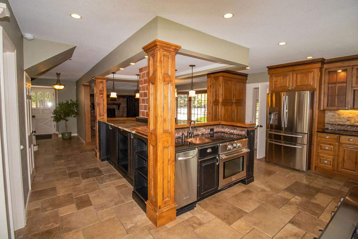 This sprawling Forest Hills house where Kirstie Alley used to be a housekeeper will be auctioned this week. It has a new chef’s kitchen, four fireplaces and French windows on two acres with an in-ground pool and hot tub.