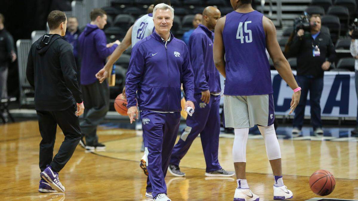 After leading the Kansas State basketball team to a 25-win season and an Elite Eight appearance, the Wildcats rewarded coach Bruce Weber with a contract extension on Friday that will increase his salary and add two years onto his employment agreement.
