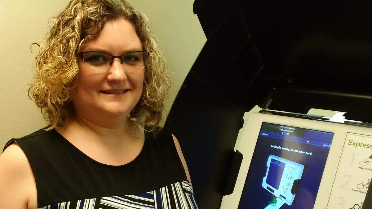 Sedgwick County Election Commissioner Tabitha Lehman acknowledges there’s a glitch in the new voting machines that’s confusing voters, but a software patch won’t be ready in time for Tuesday’s primary.