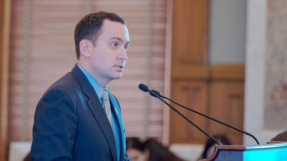 KS lawmakers reject veto, preserve their 4.4% raise and offer 1% to state workers