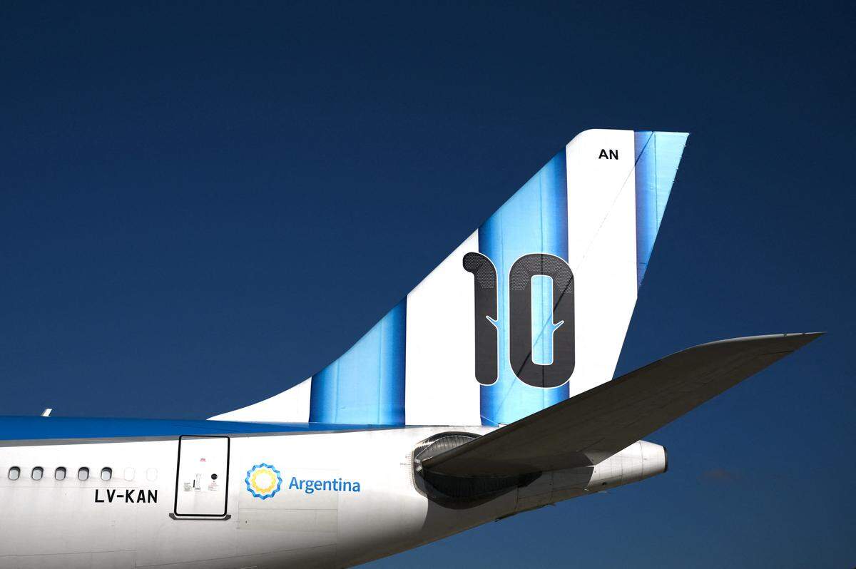 This Airbus airplane was wrapped with a No. 10 in tribute to Argentine soccer star Lionel Messi. No. 10 is the global football icon’s jersey number and the jetliner transported Argentina’s national team to Kansas City for the 2026 World Cup on Sunday, May 31, 2026.
