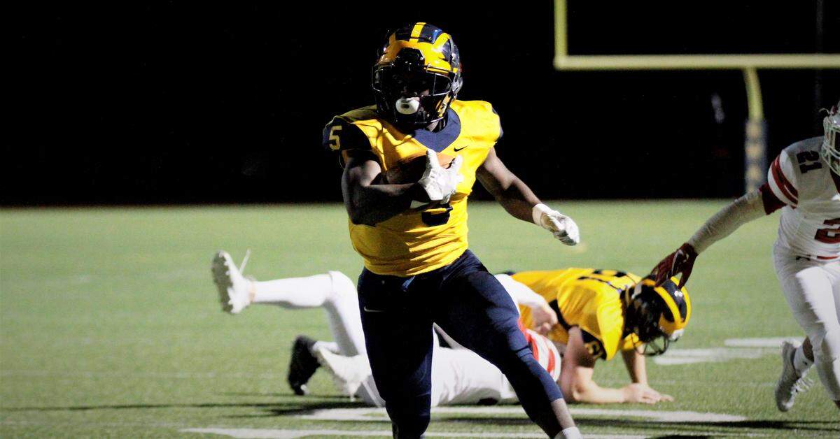 Northwest senior running back Roy Johnson runs for a massive gain during the Grizzlies’ state semifinal against Maize on Friday. (Nov. 16, 2018)