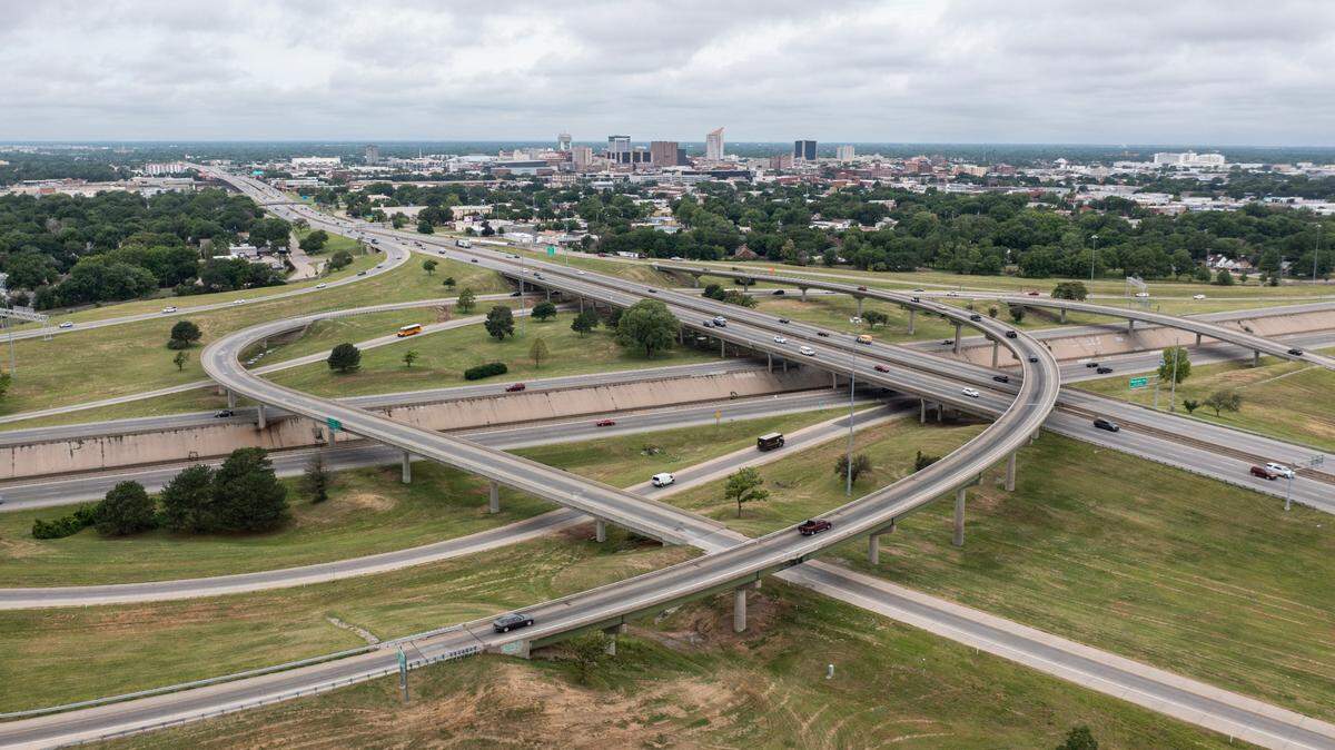 The bridge connecting northbound I-135 with westbound Kellogg will close for repair work starting on Wednesday, June 5. The ramp will remain closed until August.