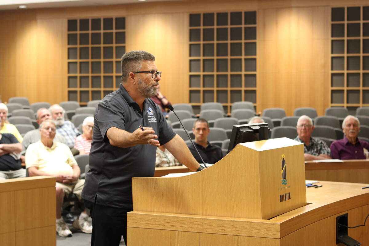 Sedgwick County Commissioner Jim Howell argues for keeping Clapp Golf Course open.