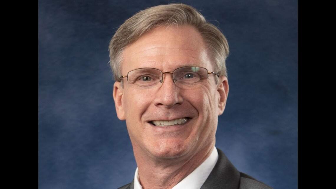 Longtime suburban school superintendent announces retirement