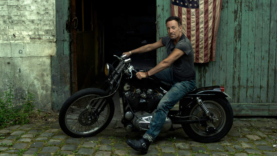 Photos by iconic photographer Annie Leibovitz to go on display at Wichita Art Museum