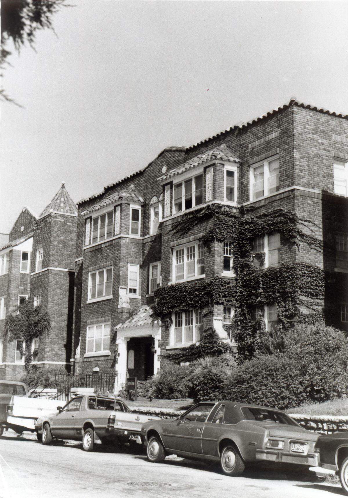 A 1923 Nelle Peters-designed apartment building on West 37th Street in Kansas City.