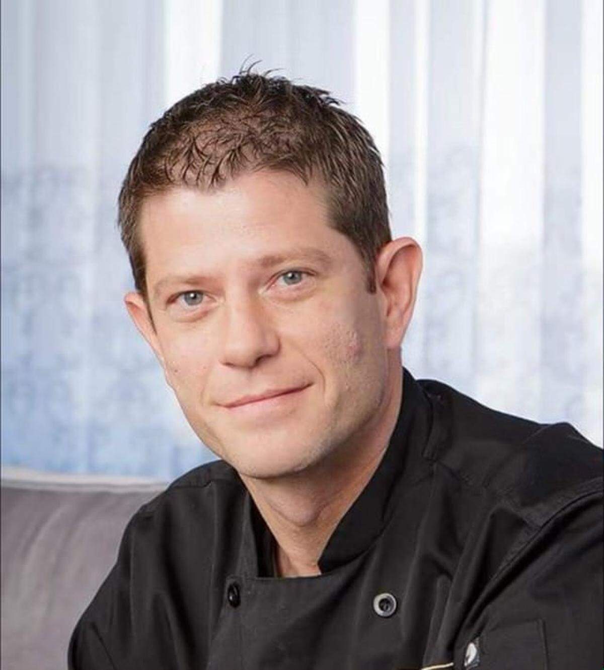 Jeremy Wade’s Napoli Italian Eatery and Magnolia Cafe are now charging restaurant adversity surcharges to combat a variety of rising costs.