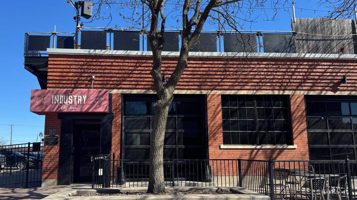 Brothers Brad and Brent Steven closed their Industry Old Town night club in December. Now, they’re turning the space into O’Larney’s Irish Pub.
