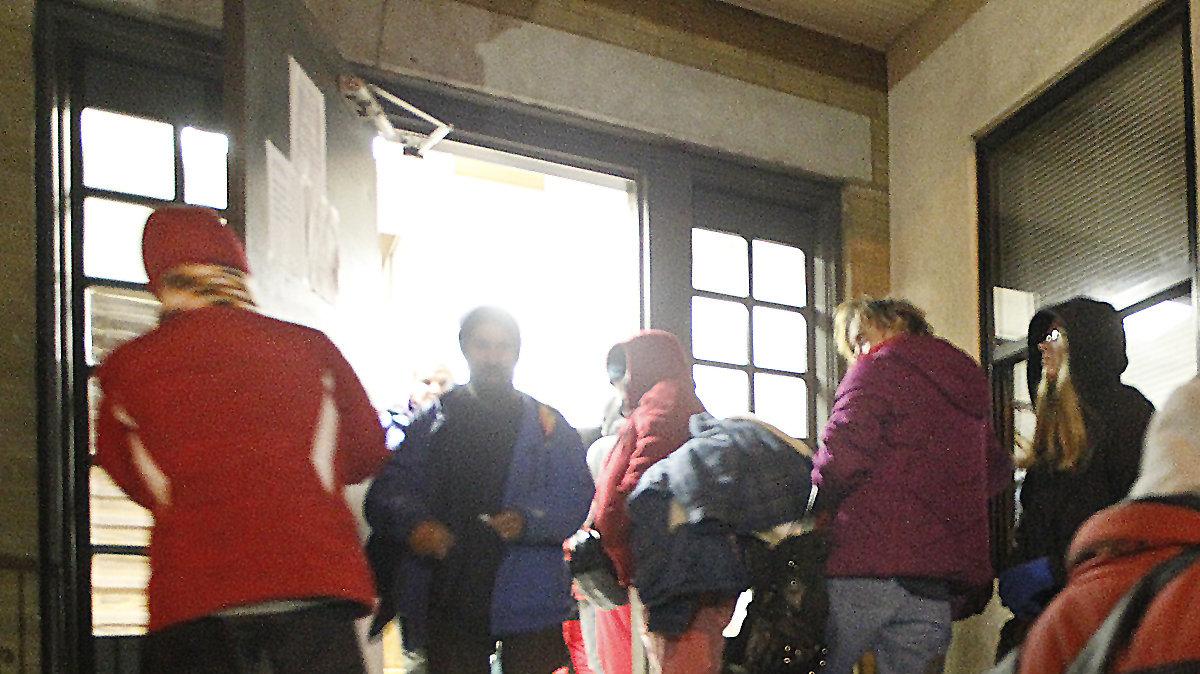 The Inter-Faith Inn opens its doors to women that were waiting in subfreezing temperatures Wednesday night.  (Dec. 26, 2012)