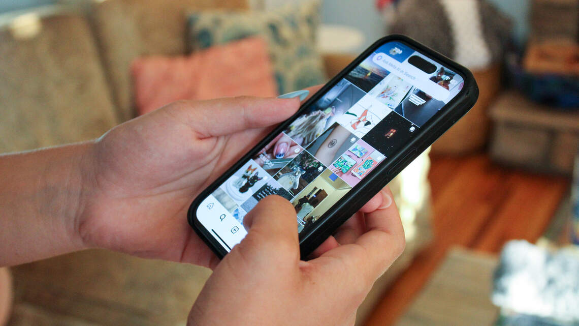 Task force recommends that Kansas schools ban cellphones for all students