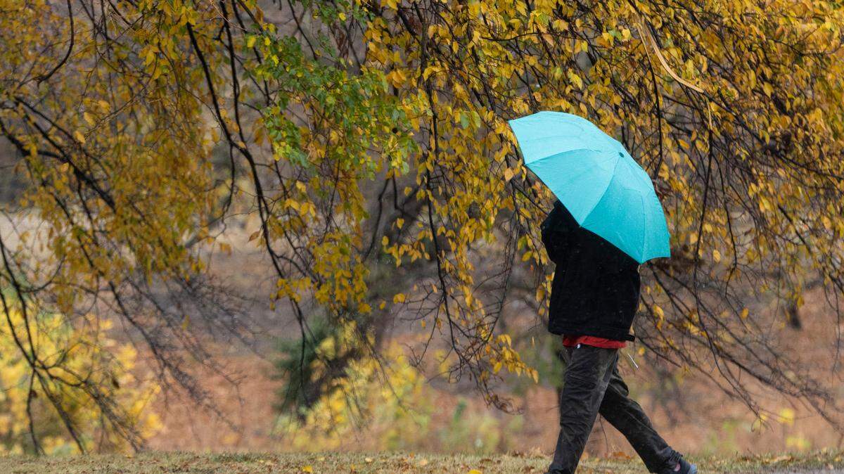 A pedestrian makes their way down 13th Street in Riverside in this file photo. Here’s what to know about the forecast for Thanksgiving week.