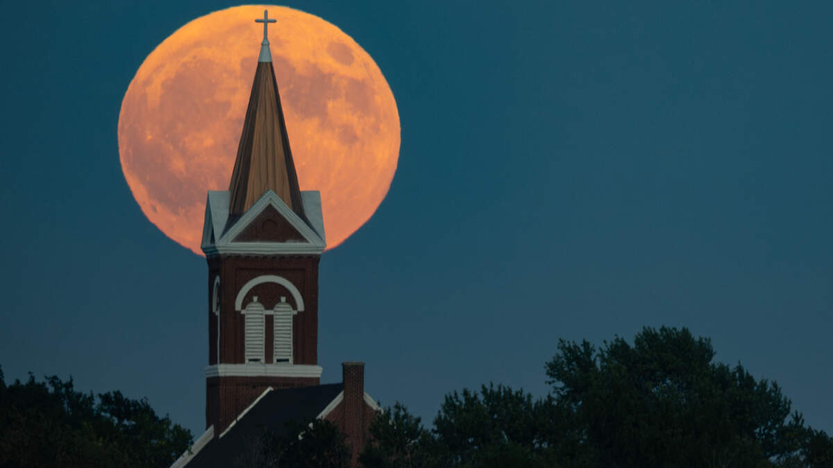 Here’s what to know about the upcoming “strawberry” moon and when to see it from Kansas.