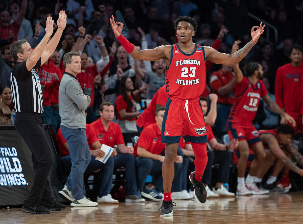 Florida Atlantic’s Brandon Weatherspoon celebrates a three-pointer against Kansas State’s during the second half of their east region final game at Madison Square Garden on Saturday night.