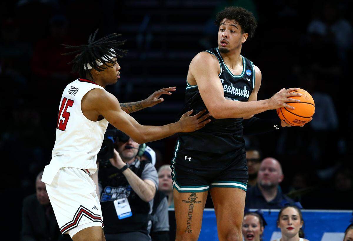 Hoxie native Harlan Obioha (55) recently played in Wichita with UNC Wilmington against Texas Tech in the first round of the NCAA Tournament.