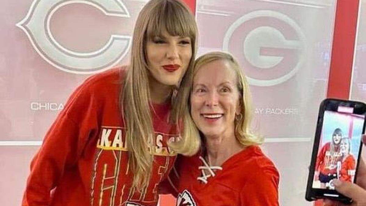 Quadruple amputee Julie Dombo, right, has had a lot of bad luck in life, but she said she’s feeling “very lucky in life” after meeting Taylor Swift this week.